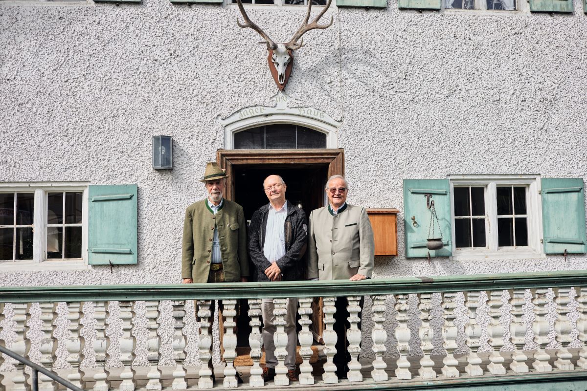 Beni Eisenburg, Gerhard Seidl und Rausch auf dem Balkon des Jagerhäusls